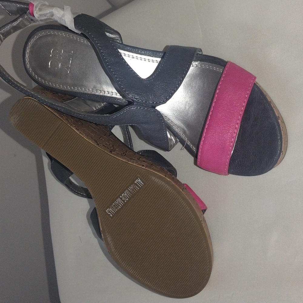 Shoes - Picture 3 of 7
